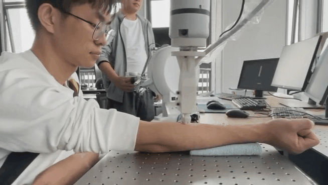 usrobot.gif