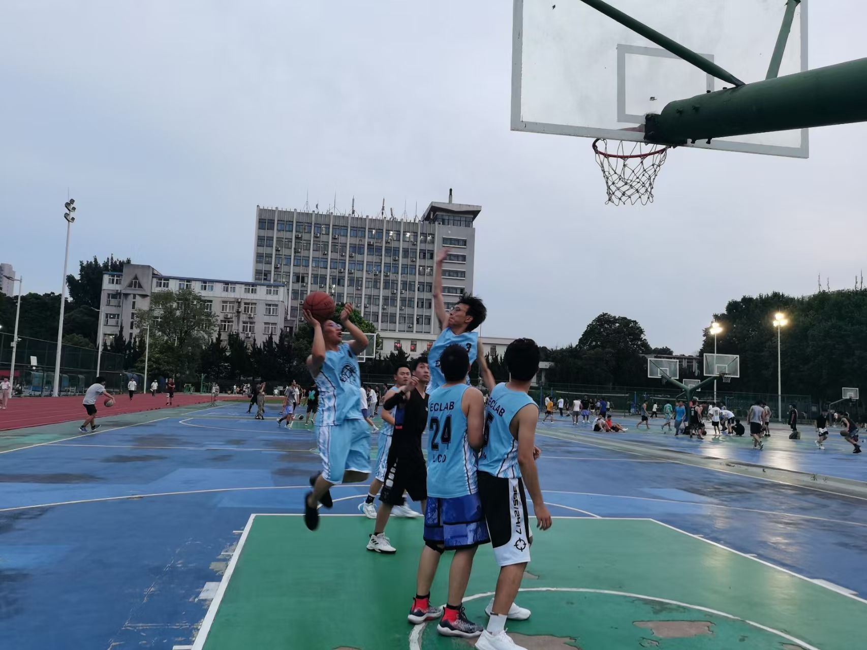 5cf73856683f04471c639c93a37f2d3b.jpg 我的投篮.jpg